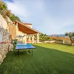 Stolovi By Interhome فيلة *