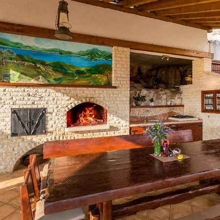 Stolovi By Interhome *