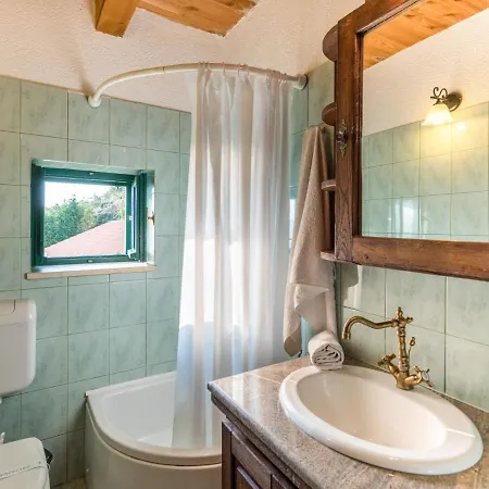 Stolovi By Interhome * Slivno Ravno